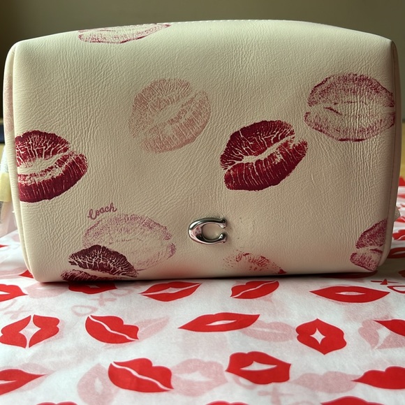 💋❤️💋 COACH COSMETIC POUCH WITH LIP PRINT 💋❤️💋 NWT 💋❤️💋 - Picture 4 of 16